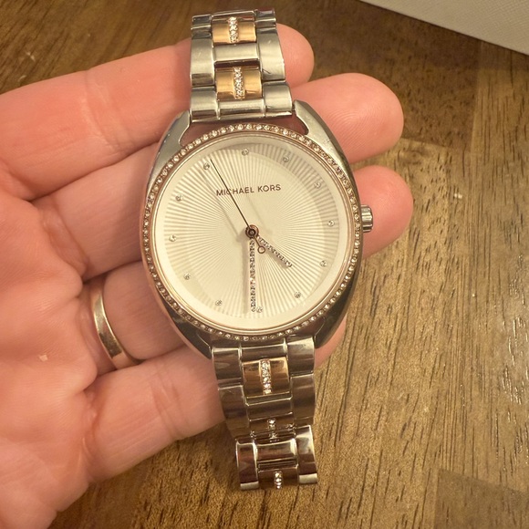 Michael Kors silver watch - Picture 1 of 4